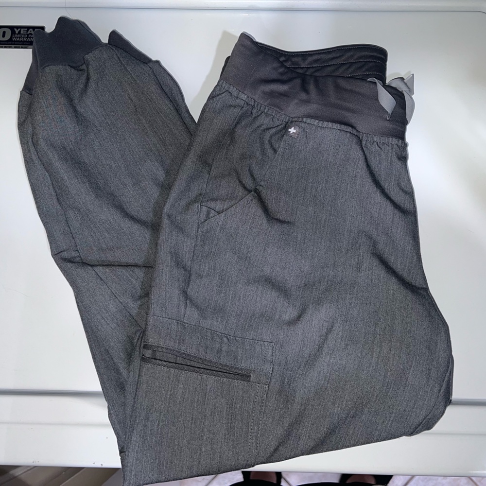 Figs graphite Zamora petite jogger